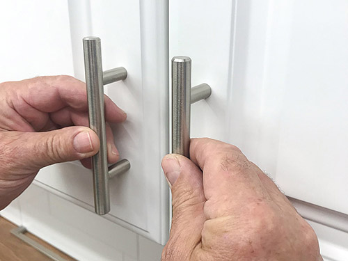 98.cabinet pull handle