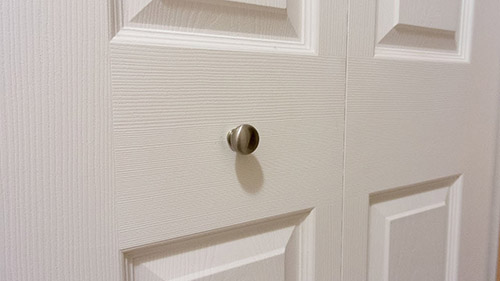98.closet door knob