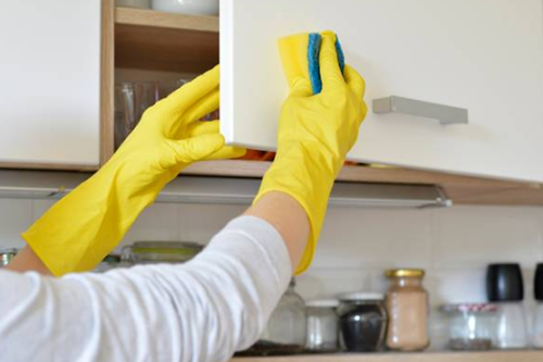 How to clean hardware accessories in kitchen?